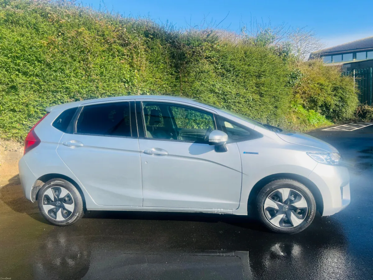 Honda Fit DAA-GP5 - Image 4