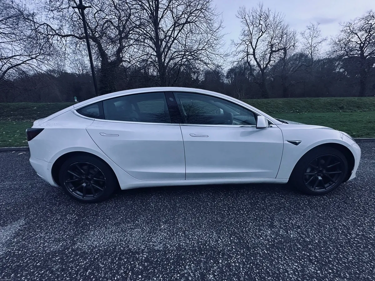 Tesla Model 3 AWD Long range 2020 /74k - Image 1