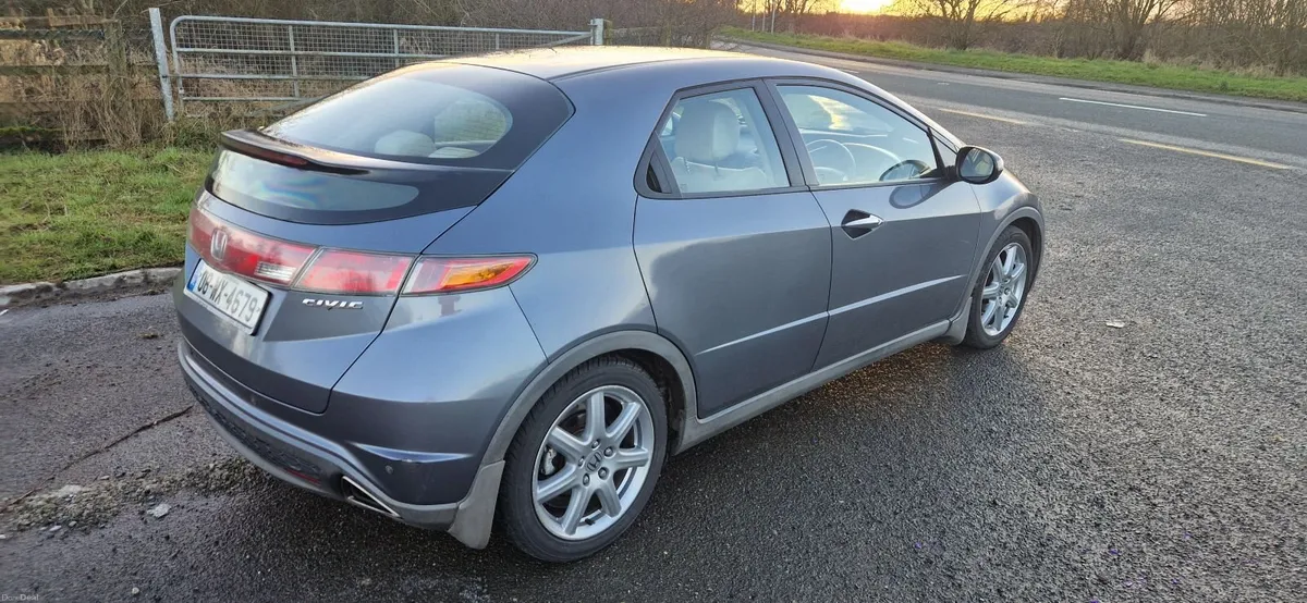 Honda Civic 2008 - Image 2