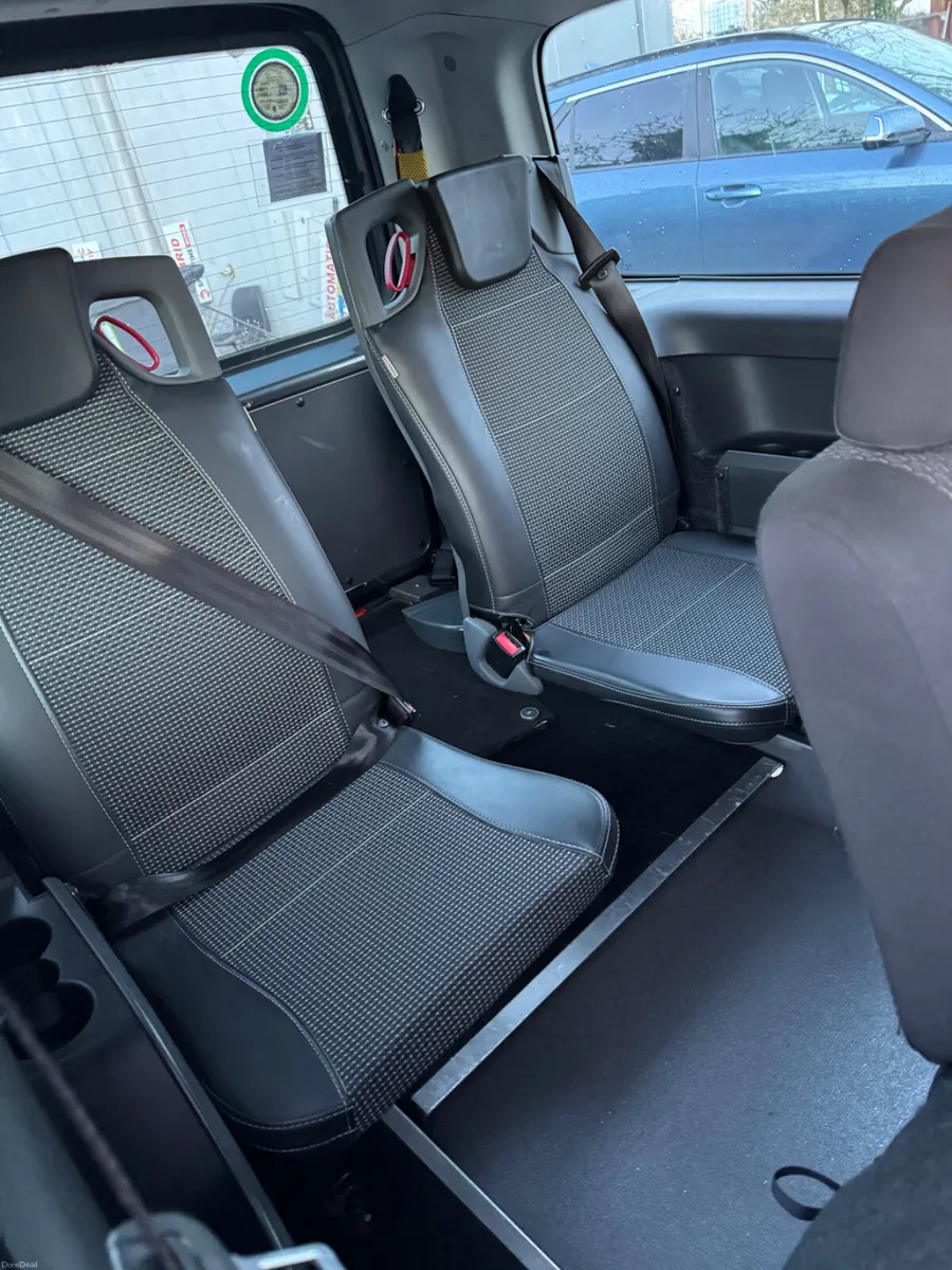 Volkswagen Caddy Automatic Wheelchair - Image 6