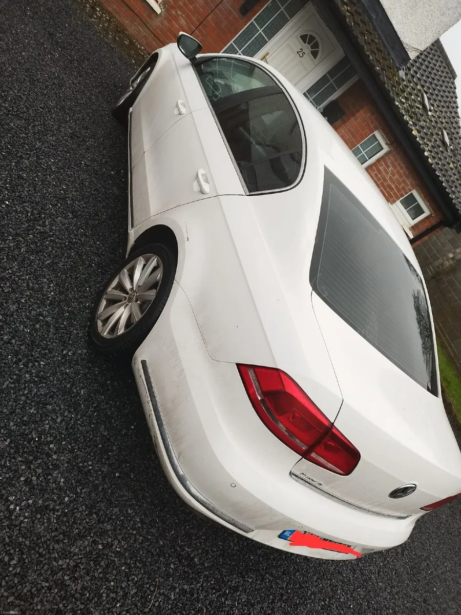 Volkswagen Passat 2013 automatic - Image 3