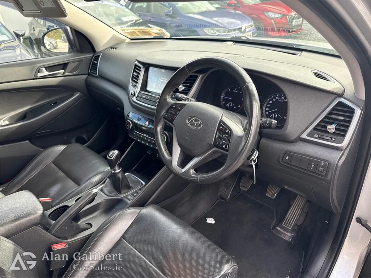 Hyundai Tucson 1.7 Diesel  EXECUTIVE - Image 3