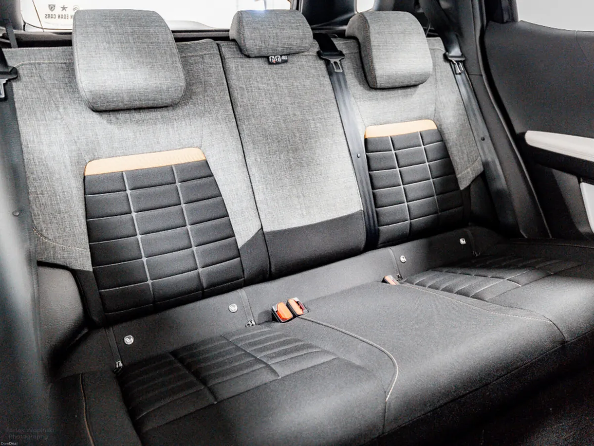 Citroen C3 Aircross Plus Hybrid Auto 145HP - Image 4