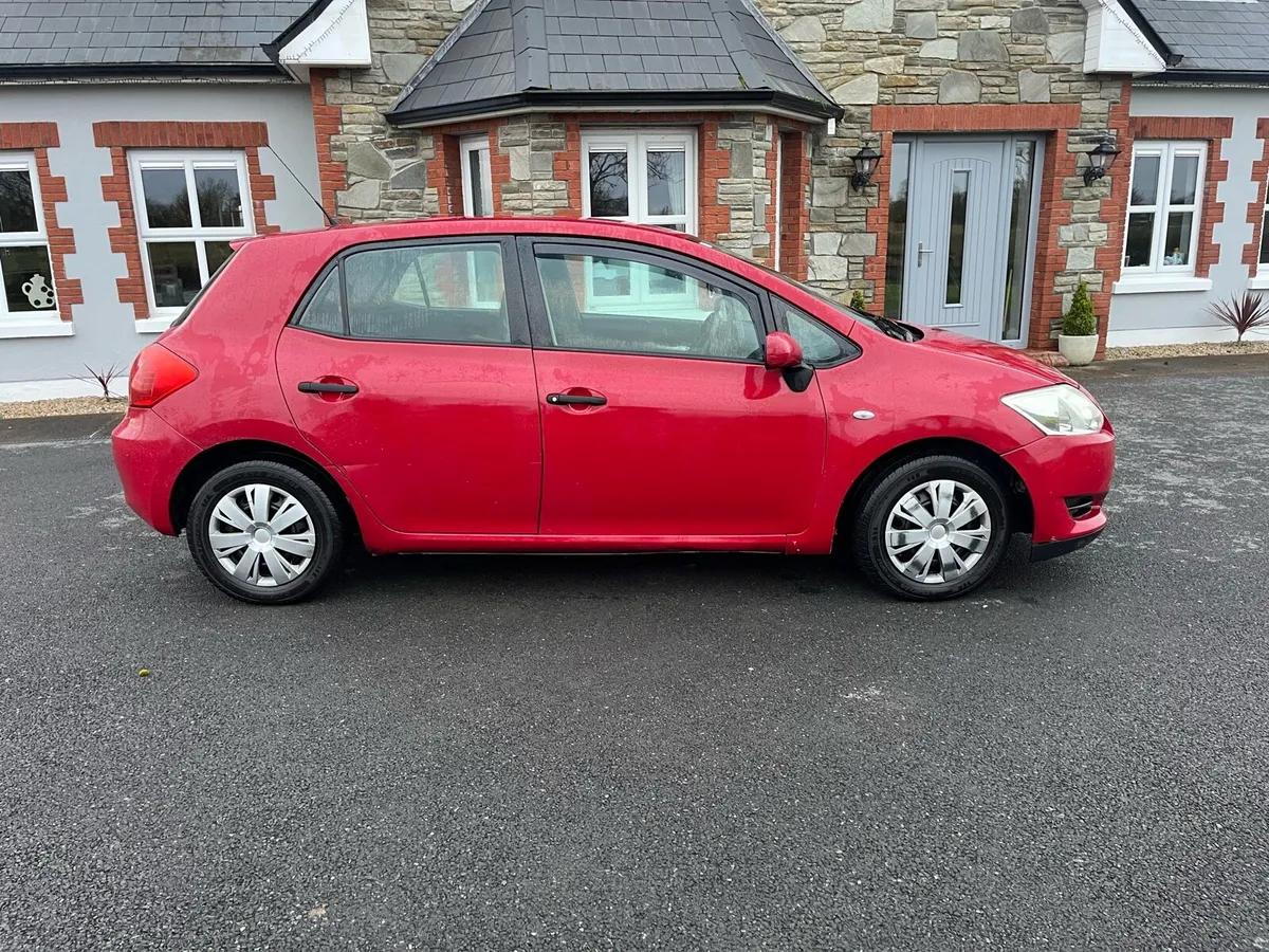 08 Toyota Auris - Image 2