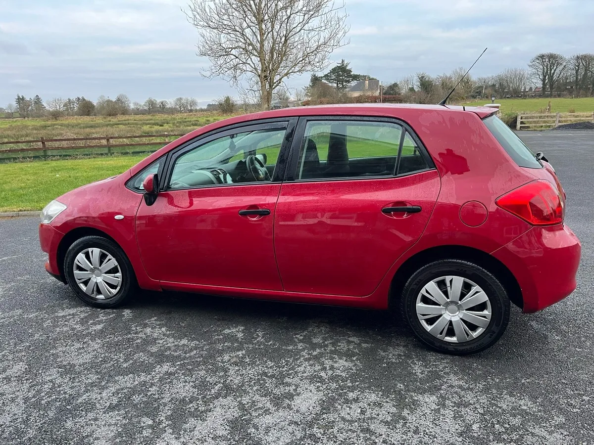 08 Toyota Auris - Image 4