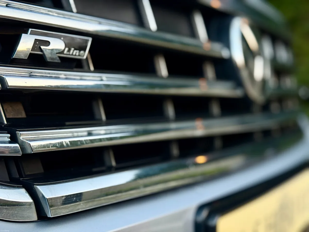 Volkswagen Touareg R Line 3.0 TDI V6 Full spec - Image 3