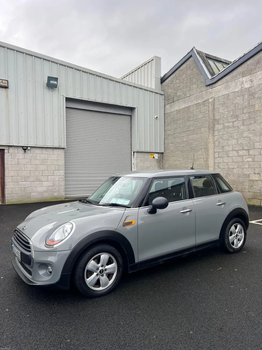 Mini Cooper One 2016 - Image 1