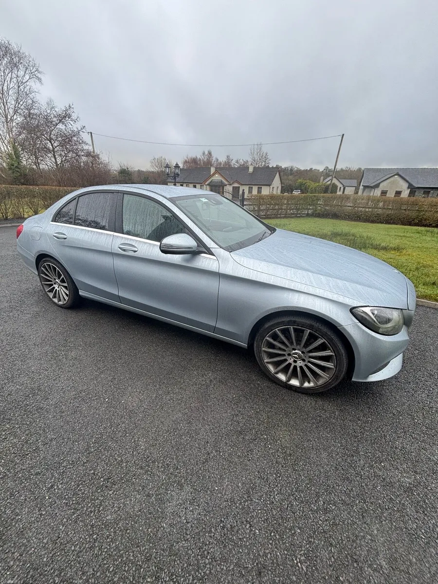 Mercedes Benz C220d / Fully Serviced/ New Battery - Image 4