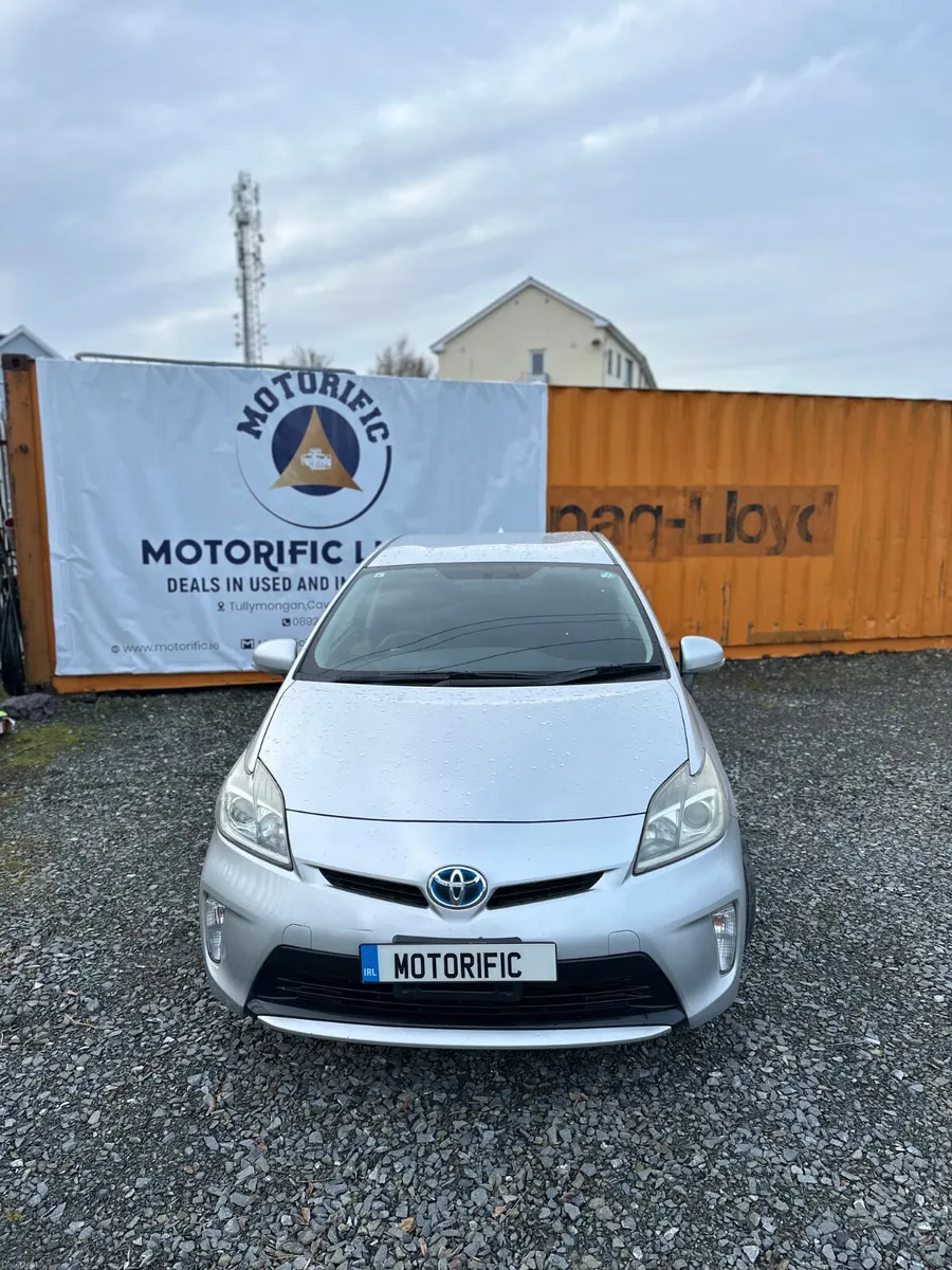 Toyota Prius 2015 | Hybrid | Reverse Cam - Image 1