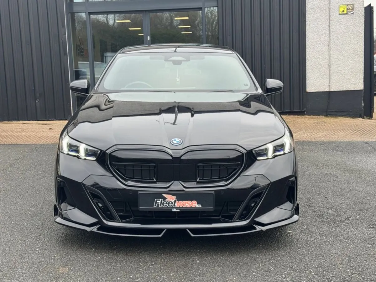 2.0 530e 22.1kWh M Sport Saloon 4dr Petrol Plug-in - Image 2