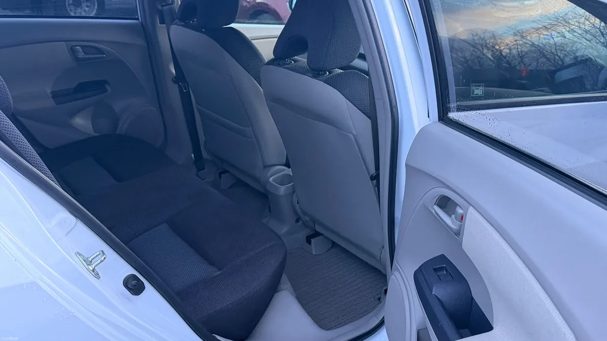 Honda Insight 2010 Auto Hybrid Low Mileage - Image 4