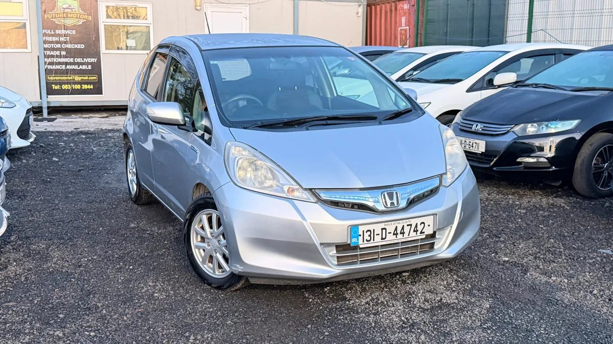 Honda Fit 2013 AUTOMATIC HYBRID LOW MILEAGE - Image 1