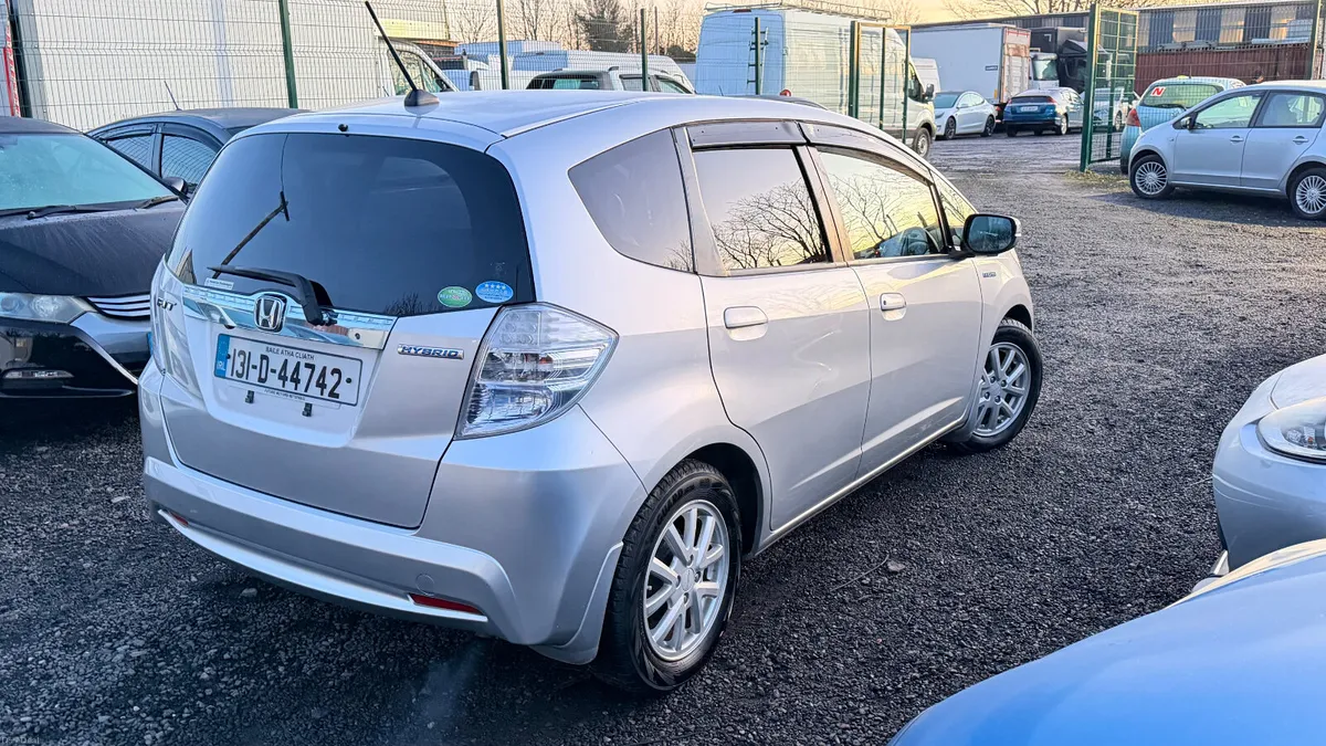 Honda Fit 2013 AUTOMATIC HYBRID LOW MILEAGE - Image 4