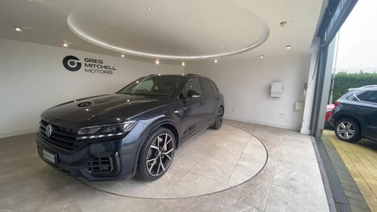 Volkswagen Touareg 3.0 V6 TSI PHEV 4Motion R 5dr T - Image 3