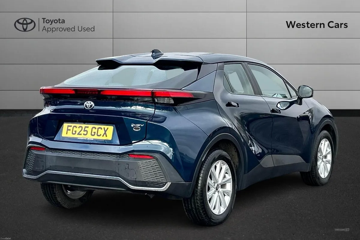 Toyota C-HR 1.8 VVT-h Icon CVT Euro 6 (s/s) 5dr - Image 2