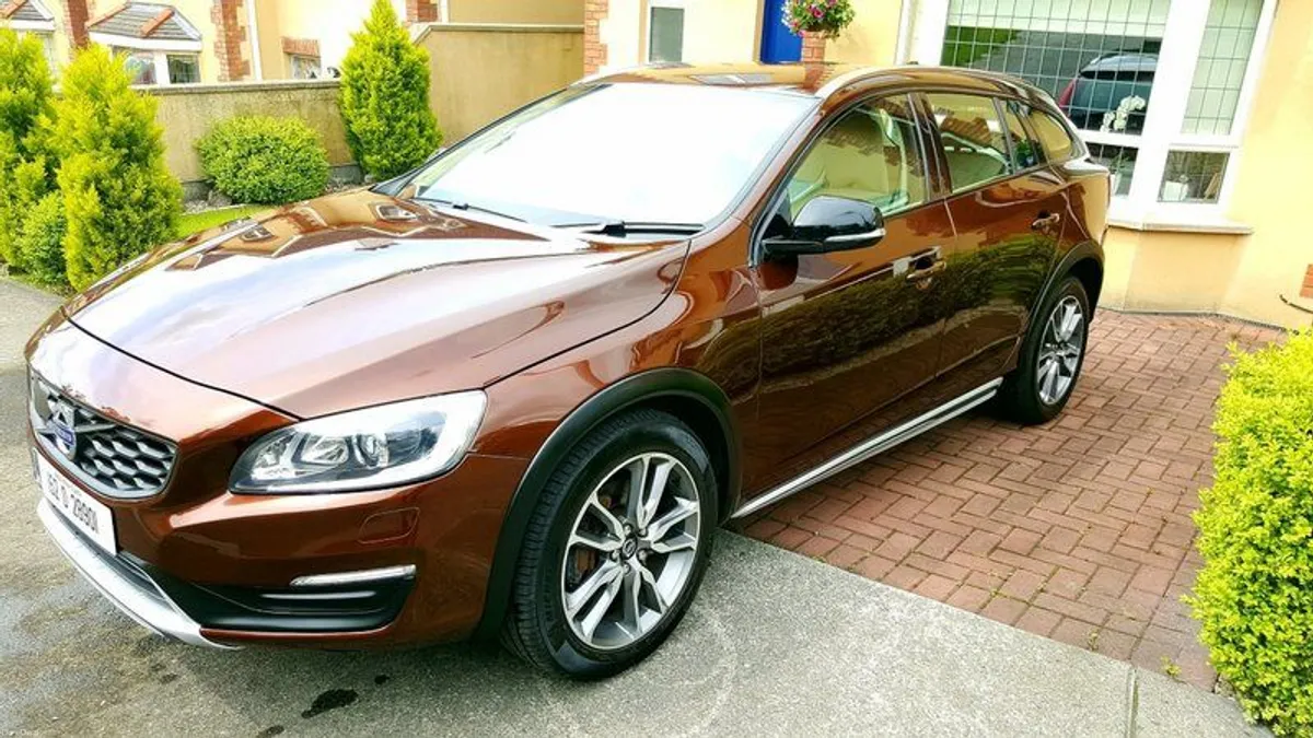 Volvo V60 Cross Country AWD - Image 3