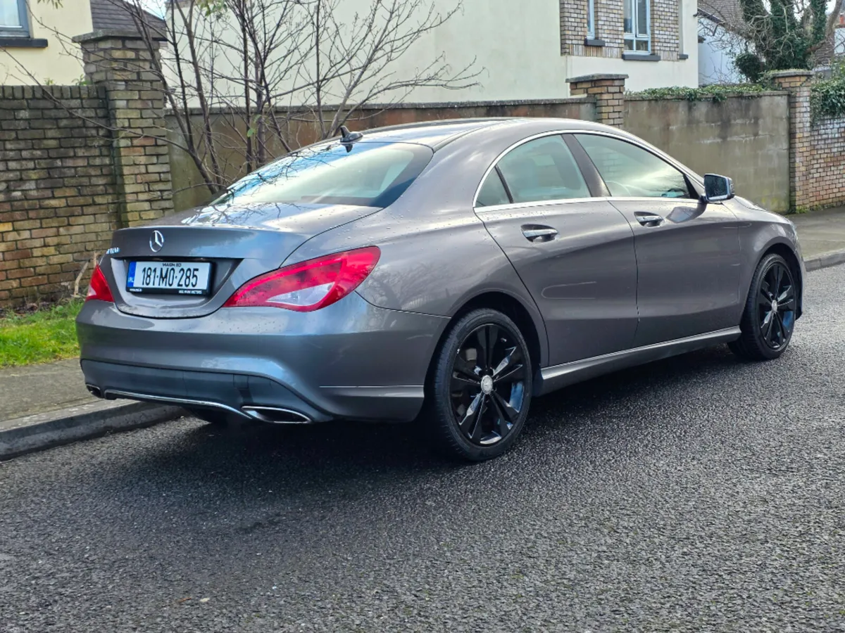 Mercedes-Benz CLA 180 Urban 4DR - Image 3