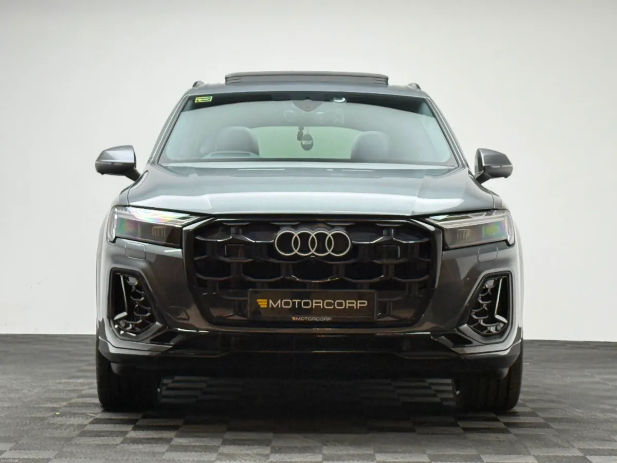 Audi Q7 55 TFSI E S LINE *PAN ROOF* - Image 2