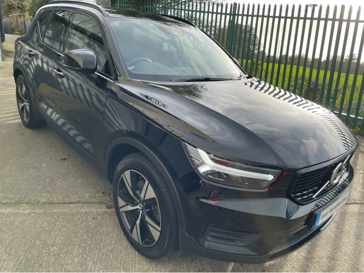 Volvo XC40 R-DESIGN T4 RECHARGE PHEV 1 OWNER!!!.. - Image 2