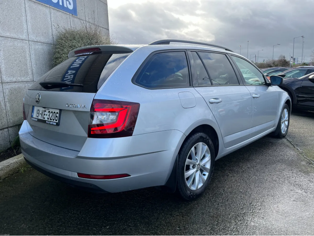 Skoda Octavia AMBITION ESTATE 1.6 DIESEL //REVERSE - Image 4