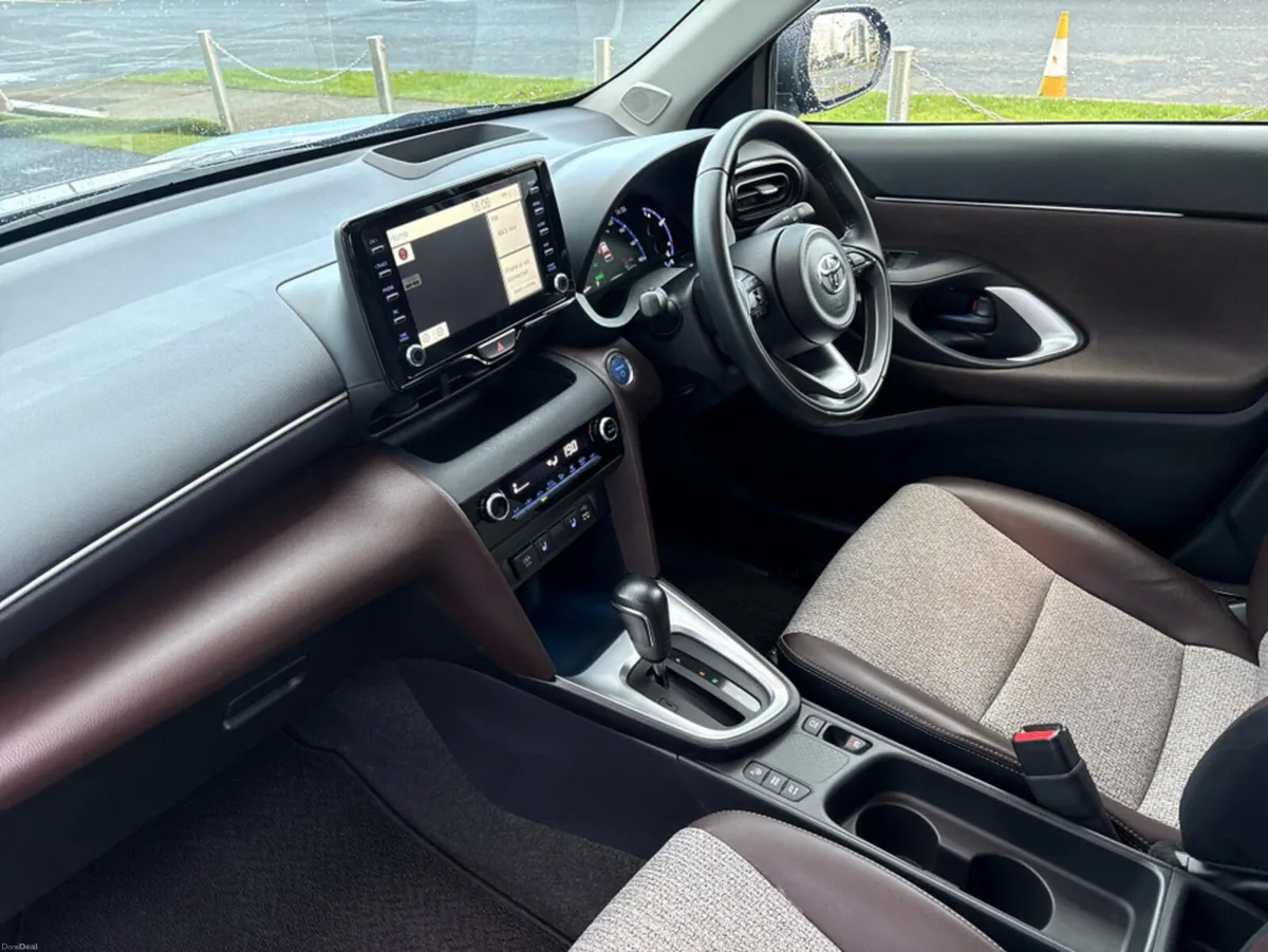Toyota Yaris Cross 1.5L Petrol Hybrid Automatic - Image 3