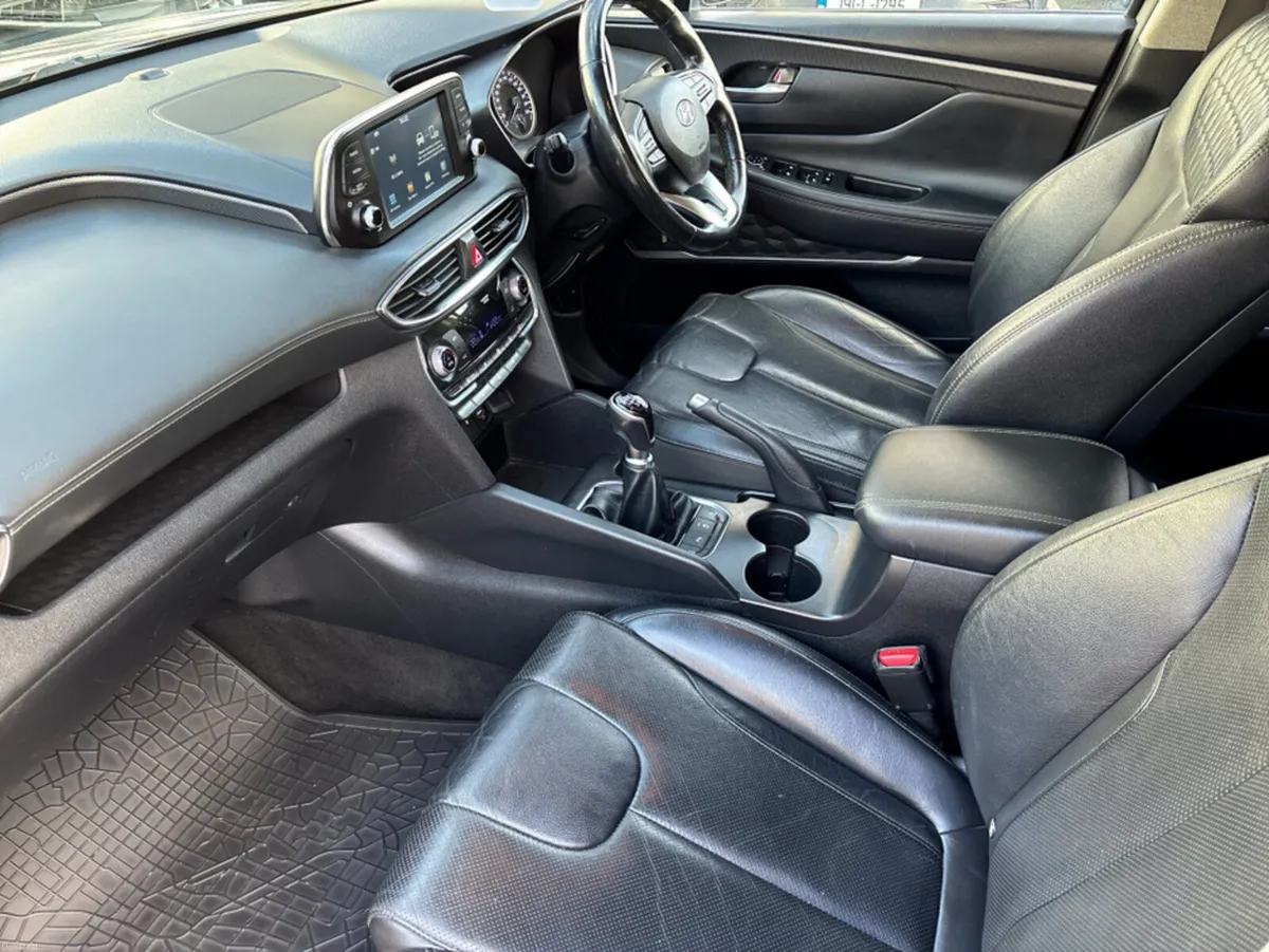 Hyundai Santa Fe 2WD EXECUTIVE PLUS 5DR - Image 3
