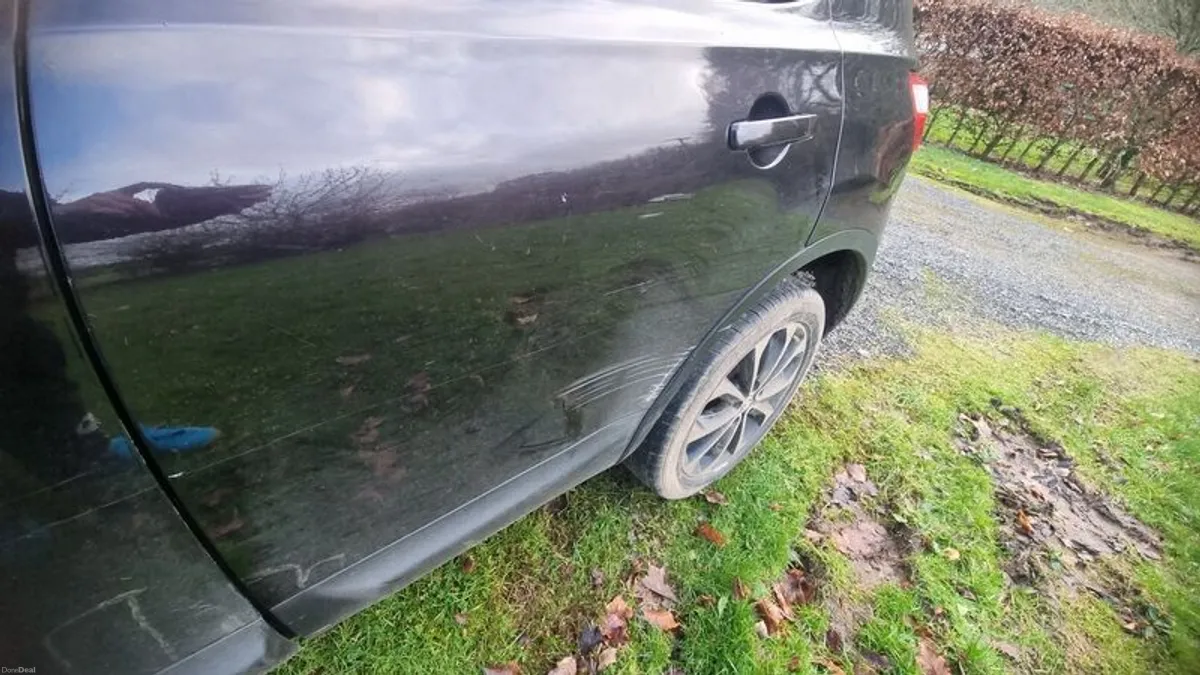 For repair: 2012 Nissan Qashqai n-tec highest trim sunroof 360 camera touch screen - Image 3