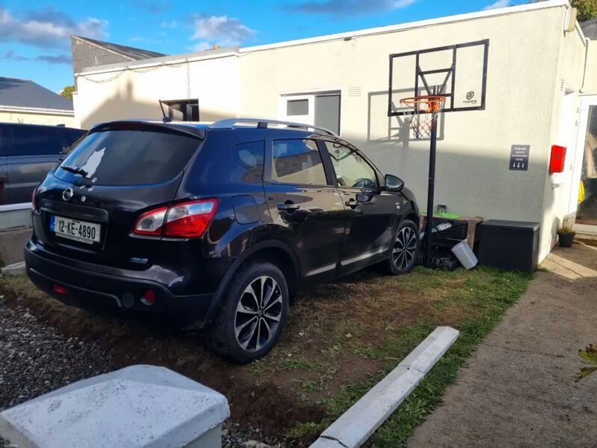 For repair: 2012 Nissan Qashqai n-tec highest trim sunroof 360 camera touch screen - Image 1