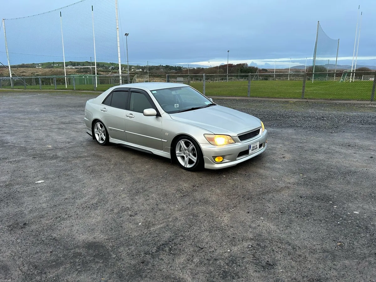 Lexus is200 - Image 1