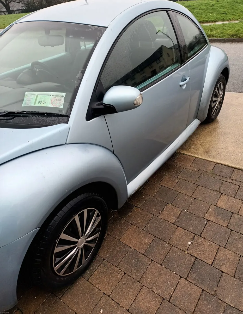 Volkswagen Beetle 2005 - Image 2