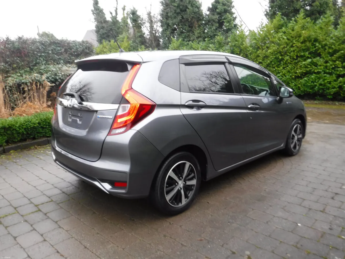 HONDA FIT 1.5 AUTO HYBRID MODULO STYLING LOW MILES - Image 3