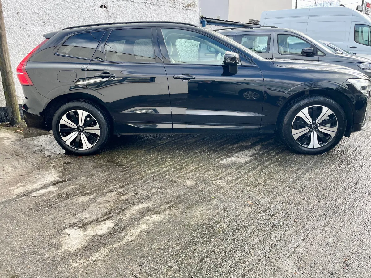 Volvo XC60 T6 Recharge PHEV PlusDark AWD Auto,2023 - Image 3