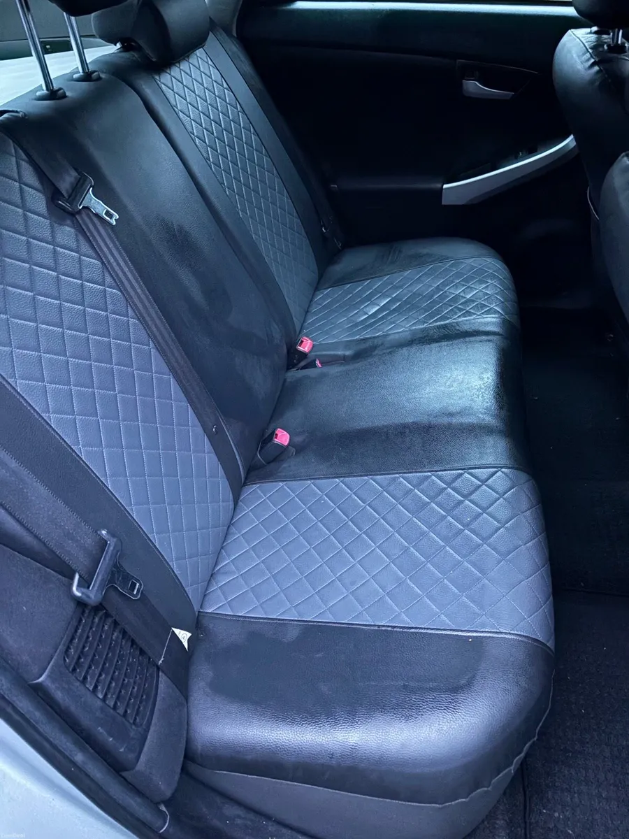 Toyota Prius 1.8 - Image 4