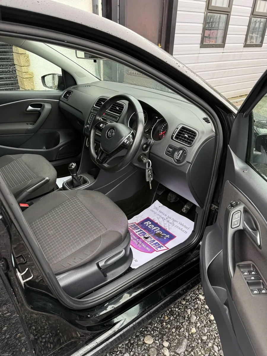 142 VW Polo petrol - Image 4