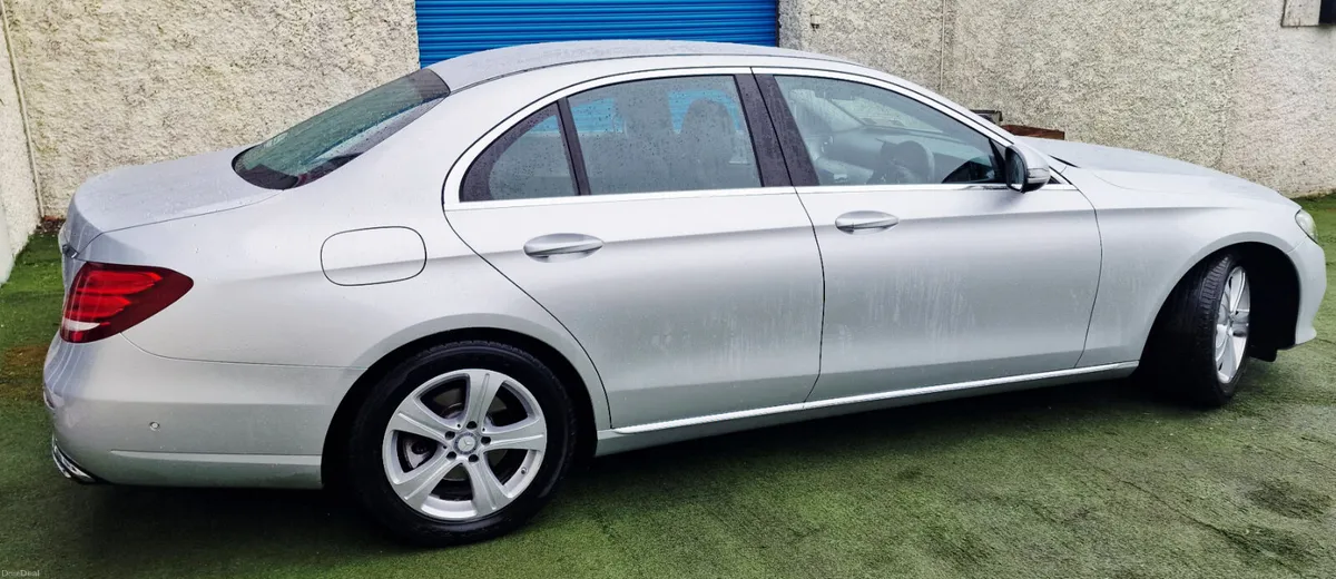 Mercedes-Benz E-Class E220CDI AUTO AVANGARDE - Image 4