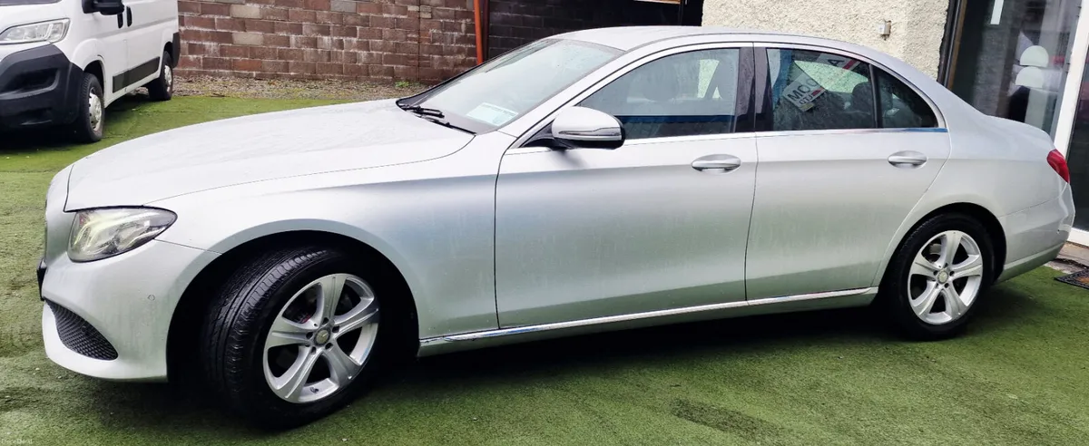 Mercedes-Benz E-Class E220CDI AUTO AVANGARDE - Image 2