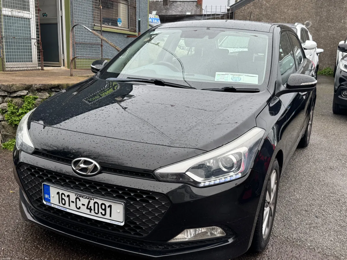 Hyundai i20 Deluxe Ideal starter car - Image 3