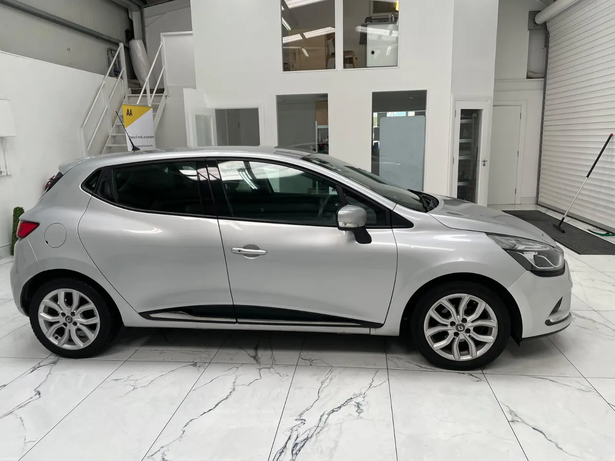 Renault Clio 2019 - Image 2