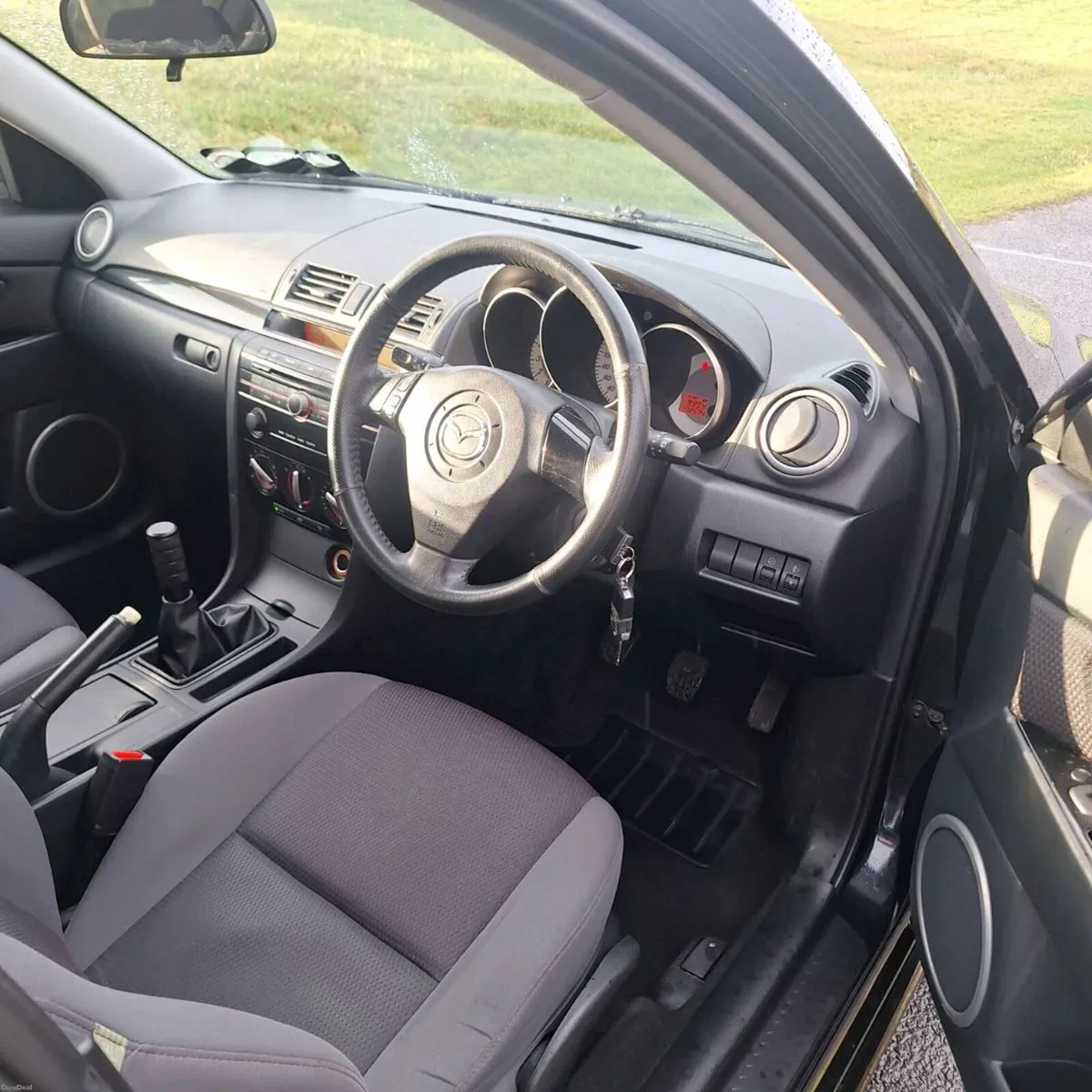 2009 Mazda 3 5 door hatchback - Image 3