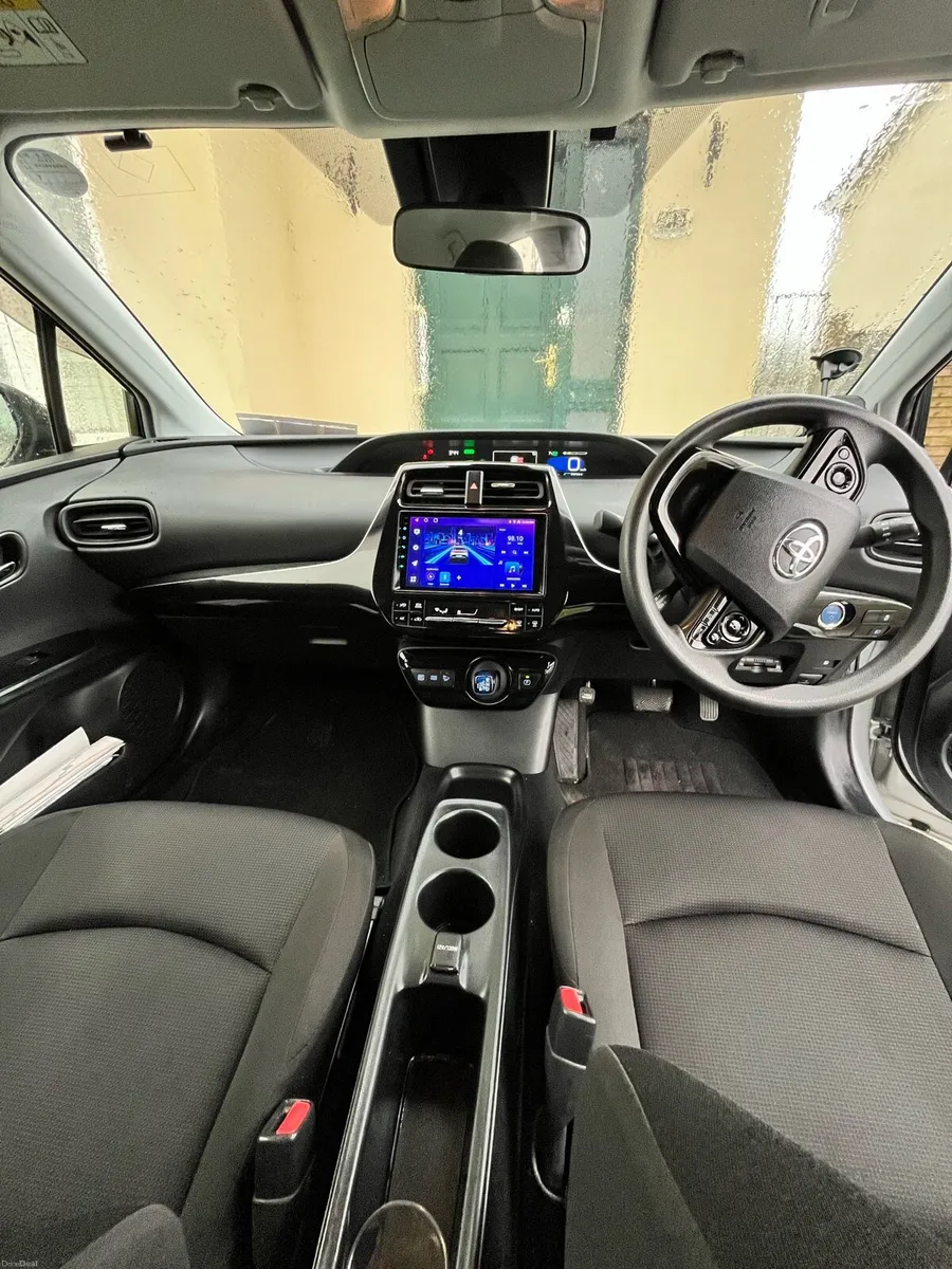 Toyota Prius 2019 *low mileage * - Image 3
