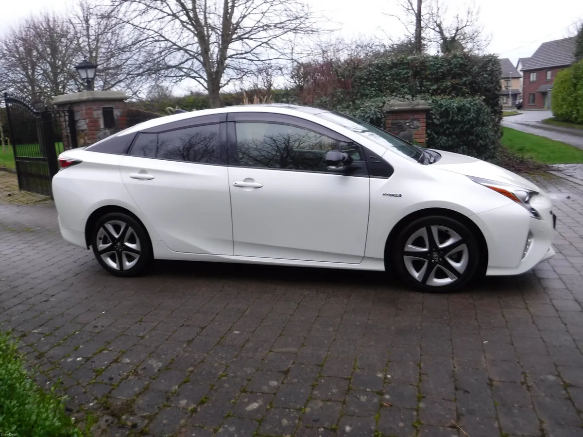 TOYOTA PRIUS 1.8 AUTO HYBRID LUXURY HIGH SPEC - Image 2