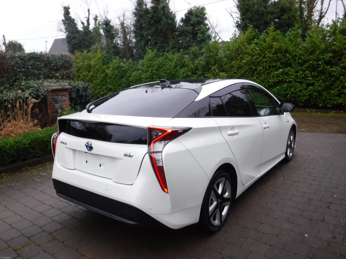 TOYOTA PRIUS 1.8 AUTO HYBRID LUXURY HIGH SPEC - Image 3