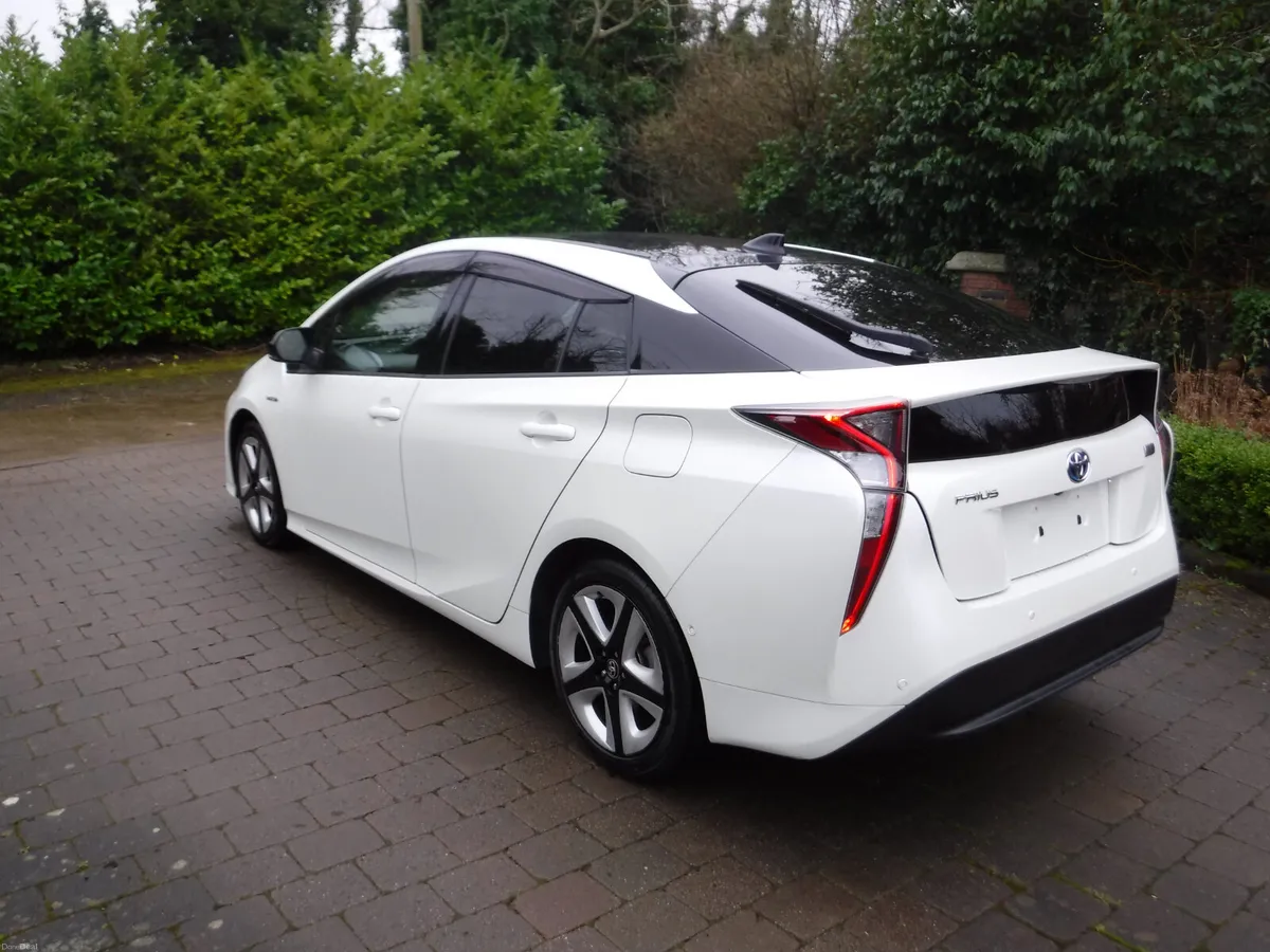 TOYOTA PRIUS 1.8 AUTO HYBRID LUXURY HIGH SPEC - Image 4