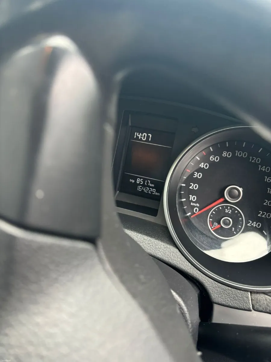 Volkswagen Golf 2011 - Image 2