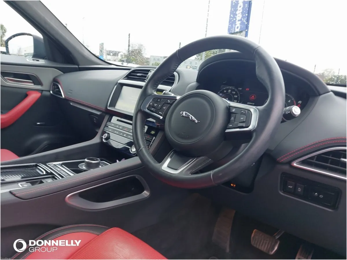 Jaguar F-pace F-Pace Estate Special Editions Chequ - Image 4