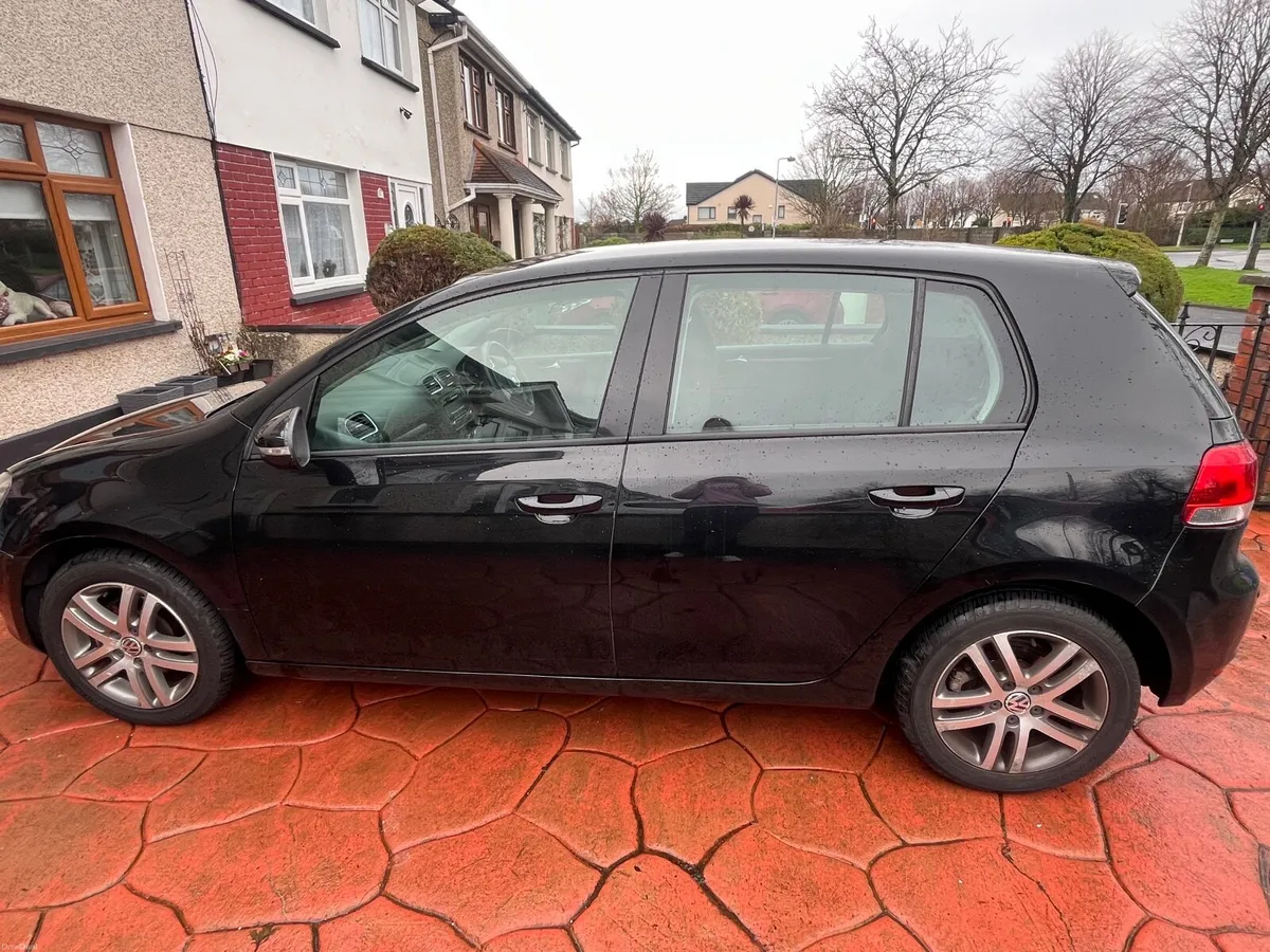 Volkswagen Golf 1.6 TDI 2010 - Image 2
