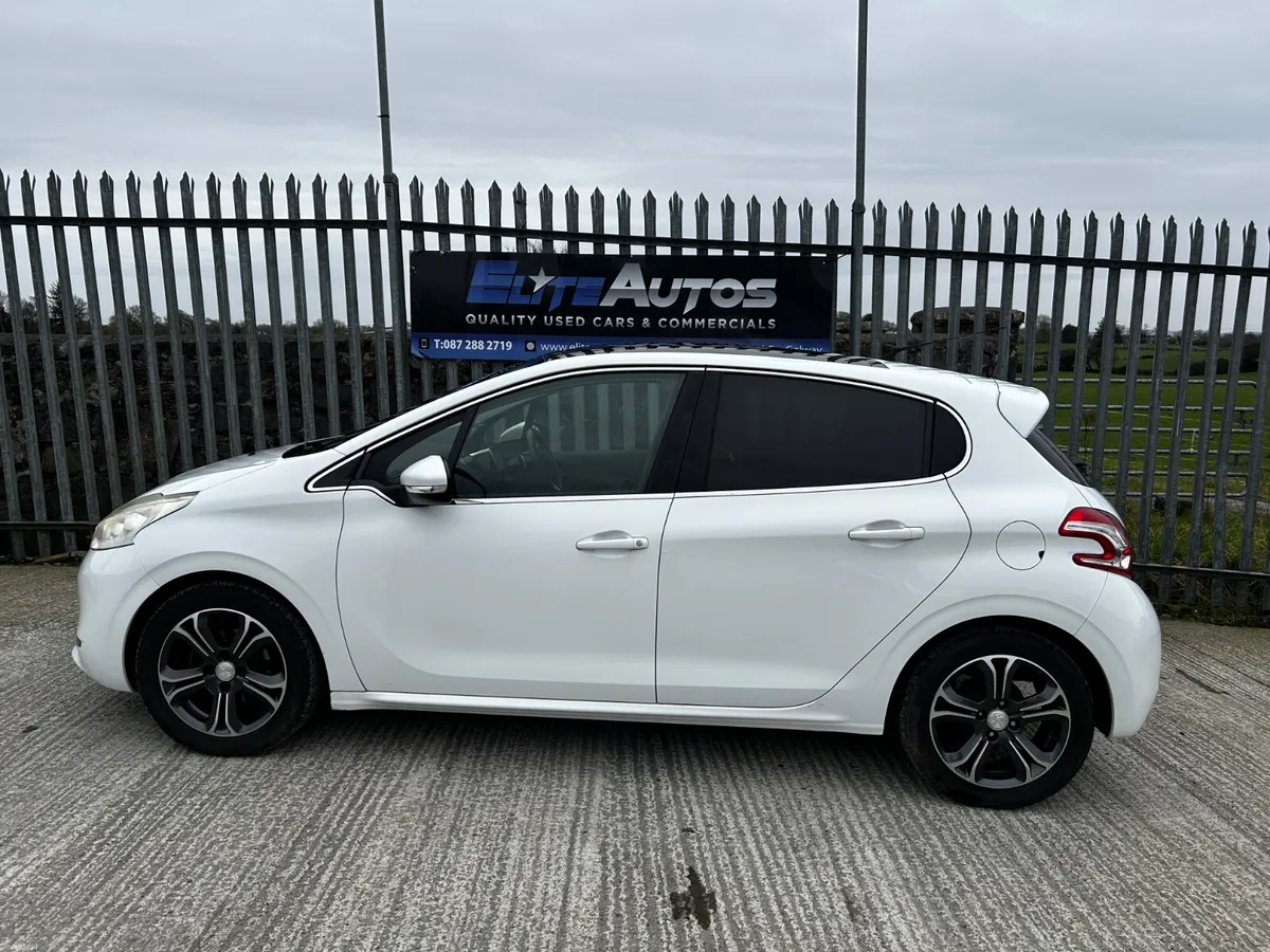 Peugeot 208 Automatic 1.2 2014 - Image 2