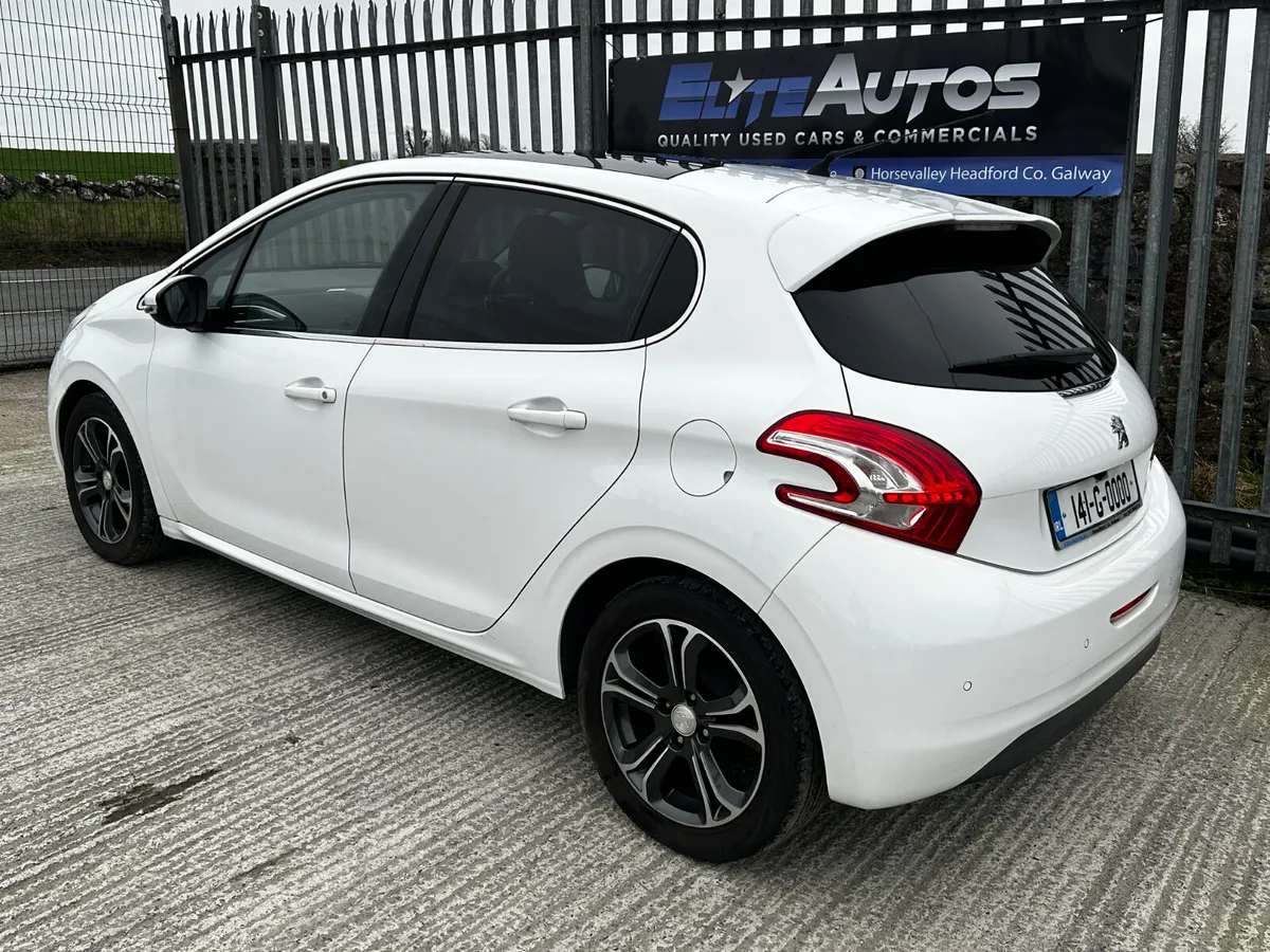Peugeot 208 Automatic 1.2 2014 - Image 4