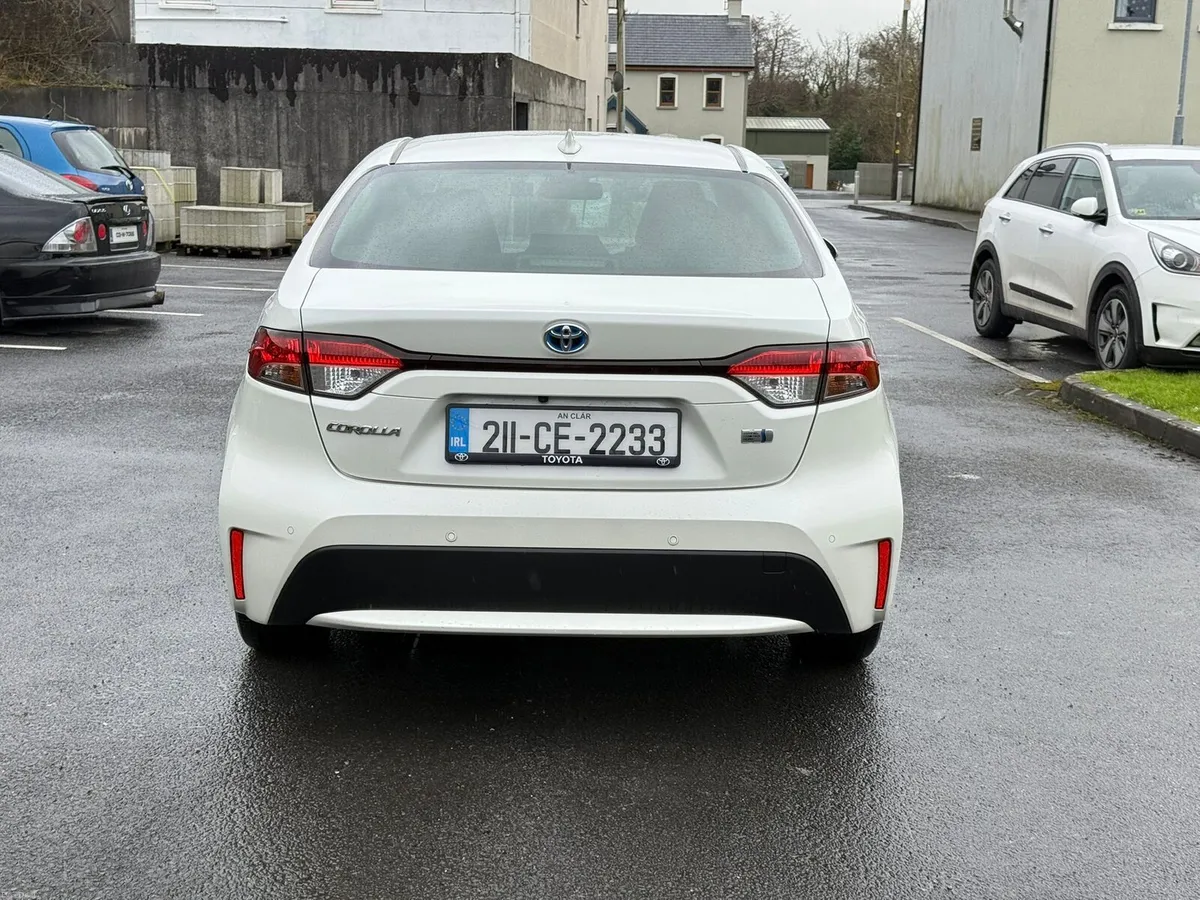Toyota Corolla Hybrid 2021 - Image 2