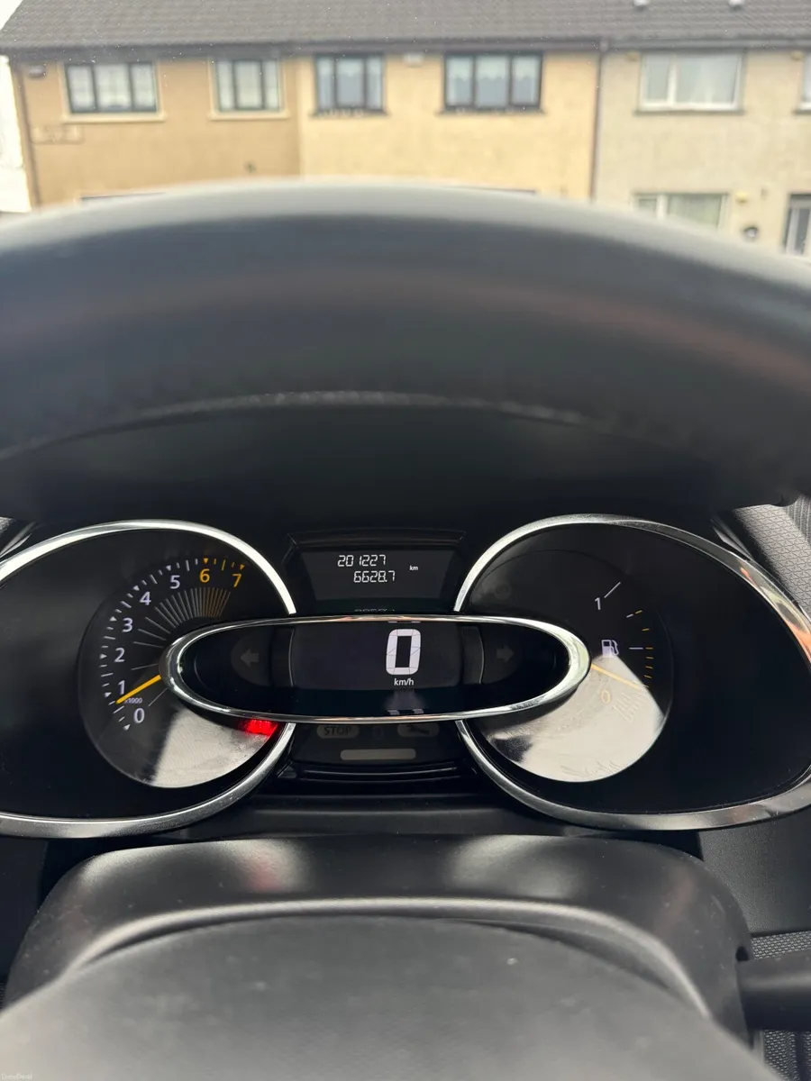Renault Clio 2015 - Image 1